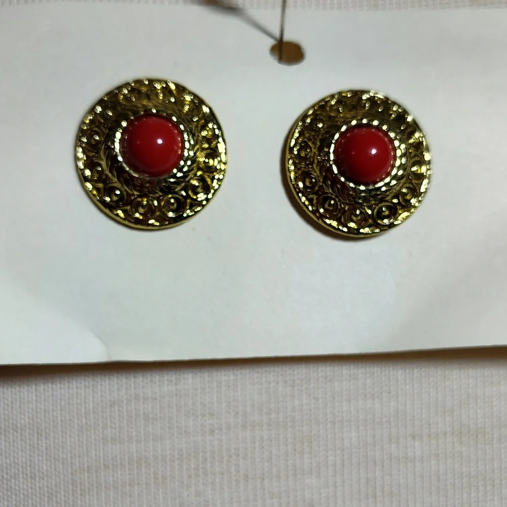 Lucite Gold Red Button Earrings NWOT Bery Lightweight NWOT